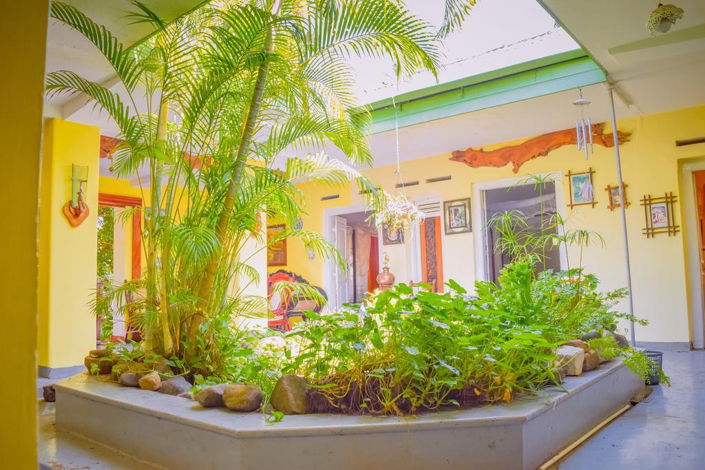 Shammie Guest House Хиккадува Экстерьер фото