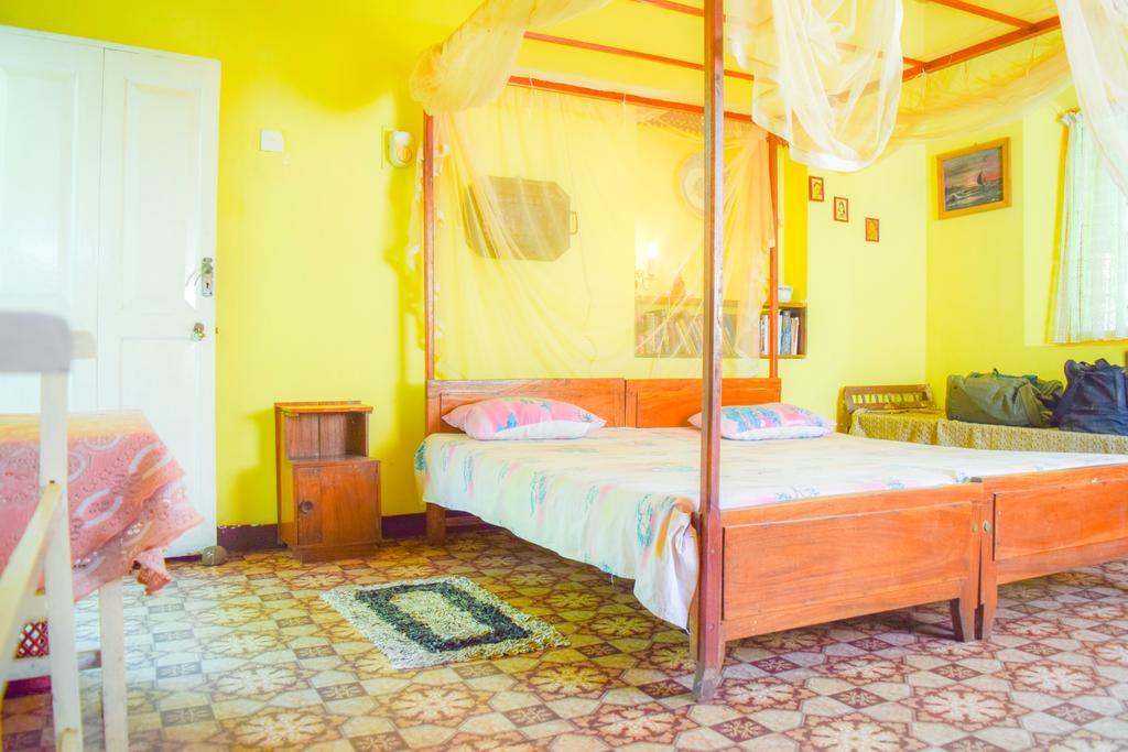 Shammie Guest House Хиккадува Экстерьер фото