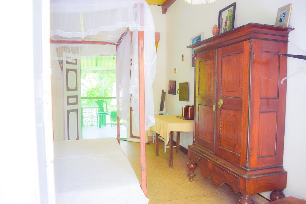 Shammie Guest House Хиккадува Экстерьер фото