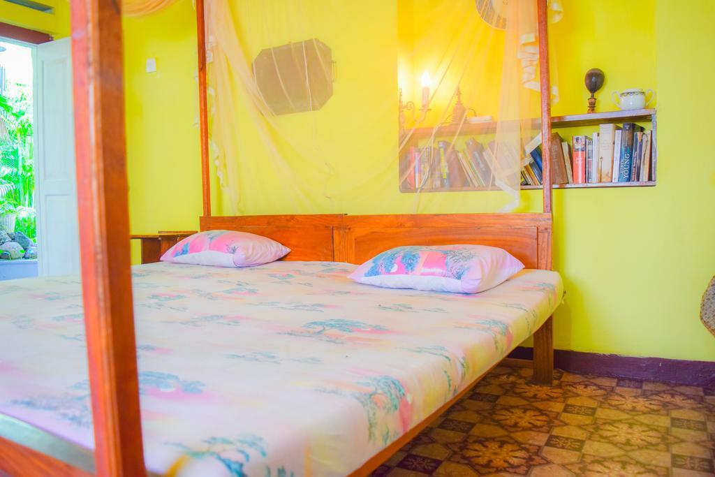 Shammie Guest House Хиккадува Экстерьер фото