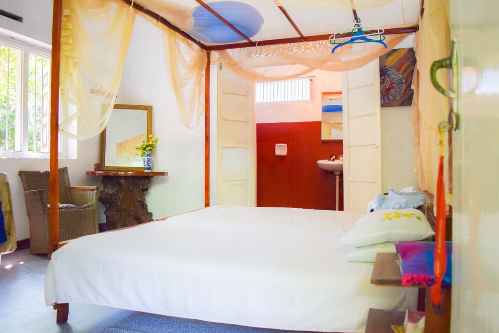 Shammie Guest House Хиккадува Экстерьер фото